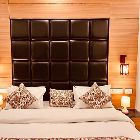 Hotel Classic Crown - #Scenic Mountain View #Open Terrace #Parking #Premium Rooms With Balcony #Guest Preferred #Best Selling Hotel In มัสซูรี ภายนอก รูปภาพ