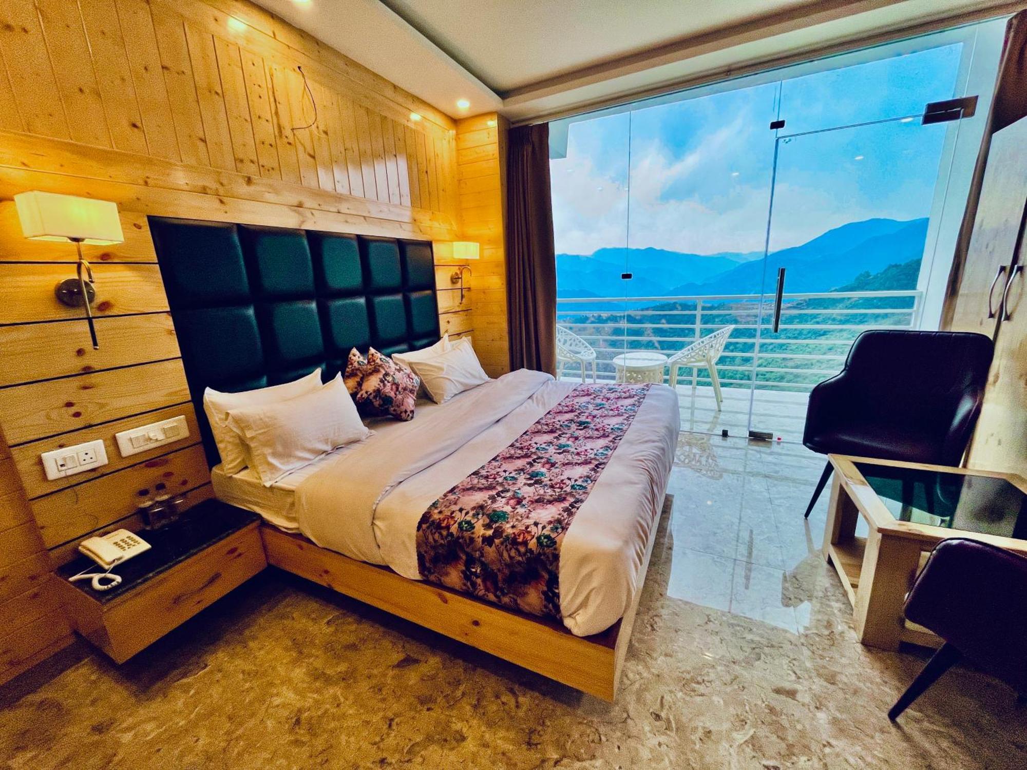 Hotel Classic Crown - #Scenic Mountain View #Open Terrace #Parking #Premium Rooms With Balcony #Guest Preferred #Best Selling Hotel In มัสซูรี ภายนอก รูปภาพ
