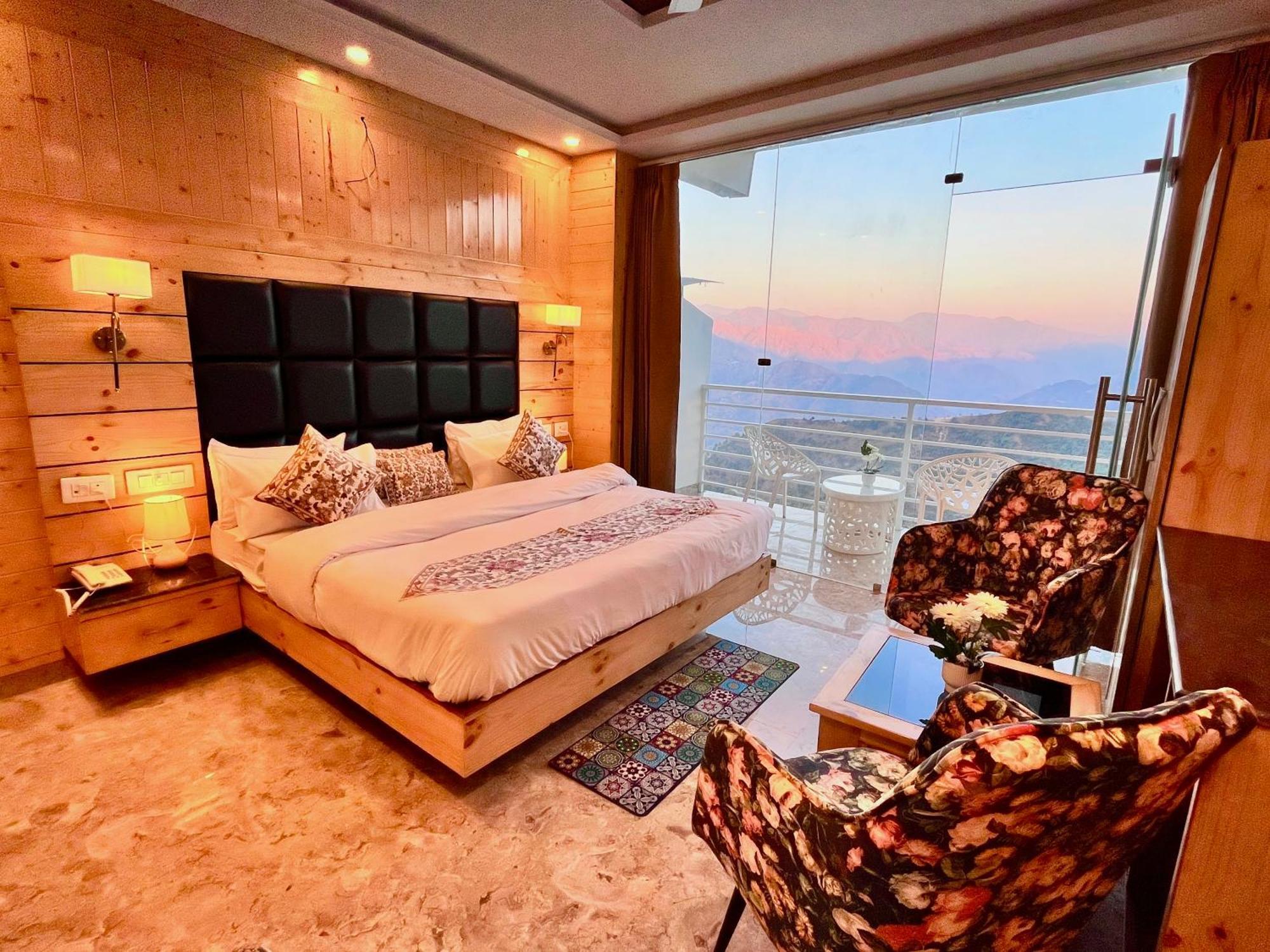 Hotel Classic Crown - #Scenic Mountain View #Open Terrace #Parking #Premium Rooms With Balcony #Guest Preferred #Best Selling Hotel In มัสซูรี ภายนอก รูปภาพ
