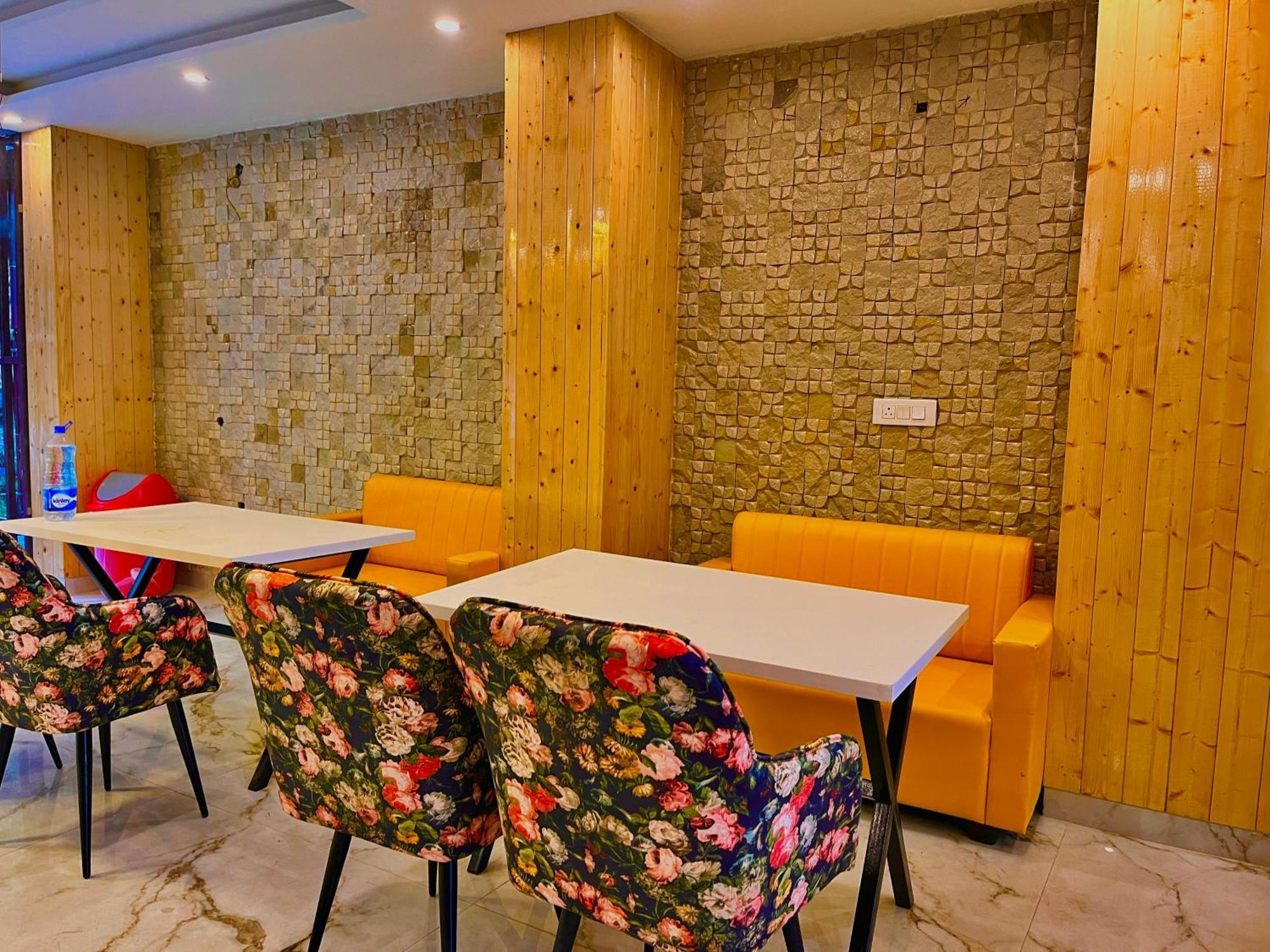 Hotel Classic Crown - #Scenic Mountain View #Open Terrace #Parking #Premium Rooms With Balcony #Guest Preferred #Best Selling Hotel In มัสซูรี ภายนอก รูปภาพ