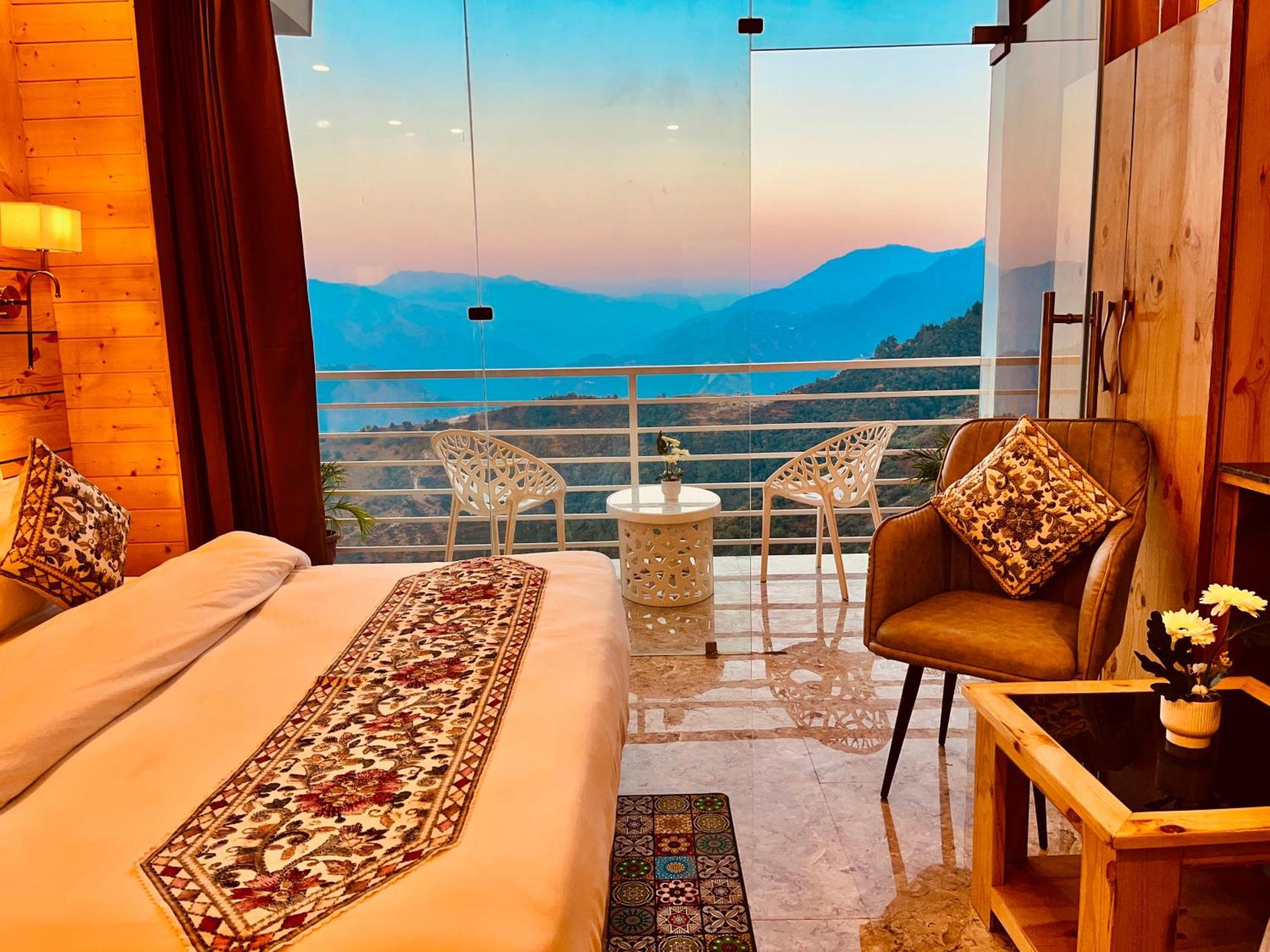 Hotel Classic Crown - #Scenic Mountain View #Open Terrace #Parking #Premium Rooms With Balcony #Guest Preferred #Best Selling Hotel In มัสซูรี ภายนอก รูปภาพ