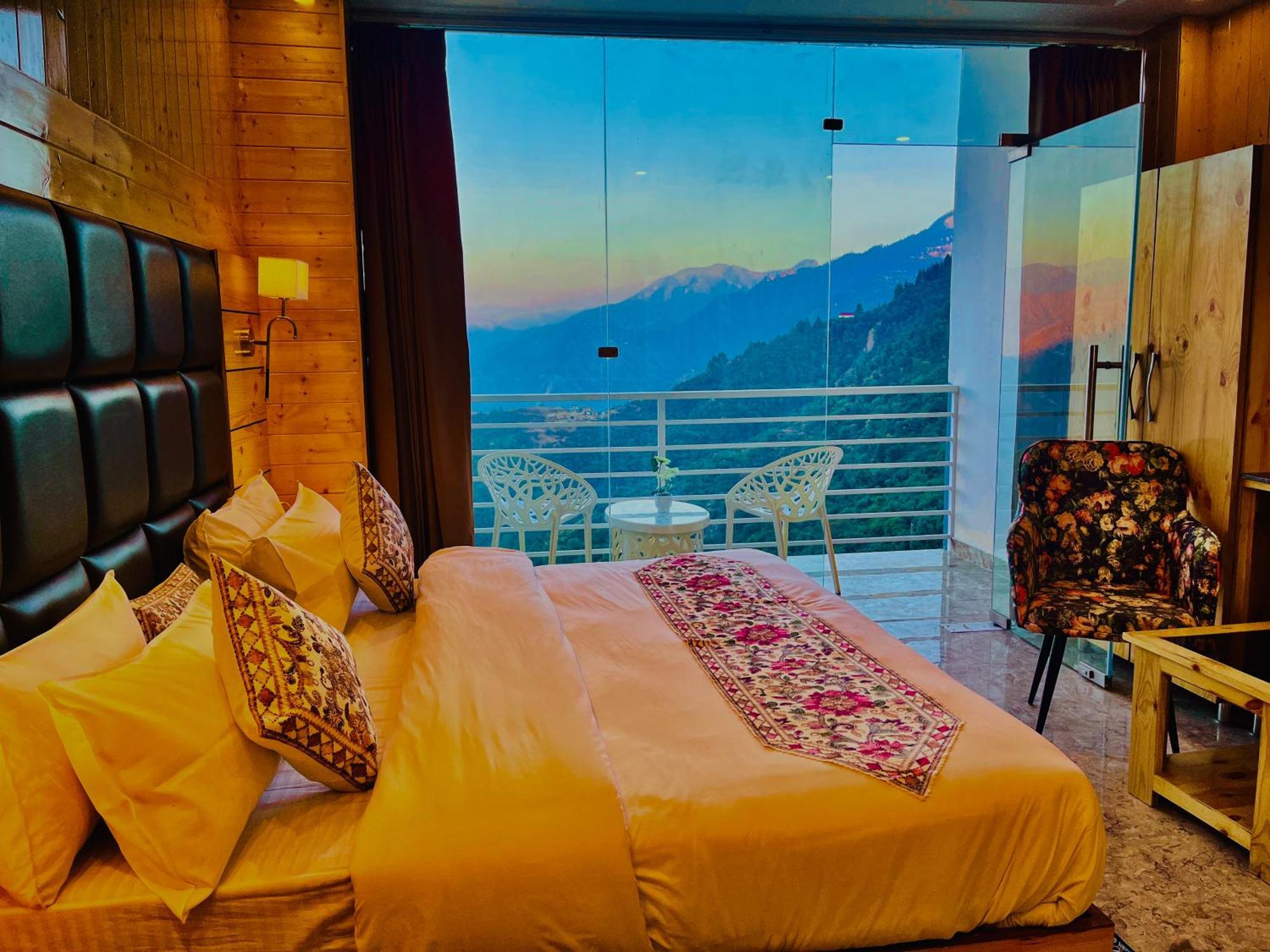 Hotel Classic Crown - #Scenic Mountain View #Open Terrace #Parking #Premium Rooms With Balcony #Guest Preferred #Best Selling Hotel In มัสซูรี ภายนอก รูปภาพ