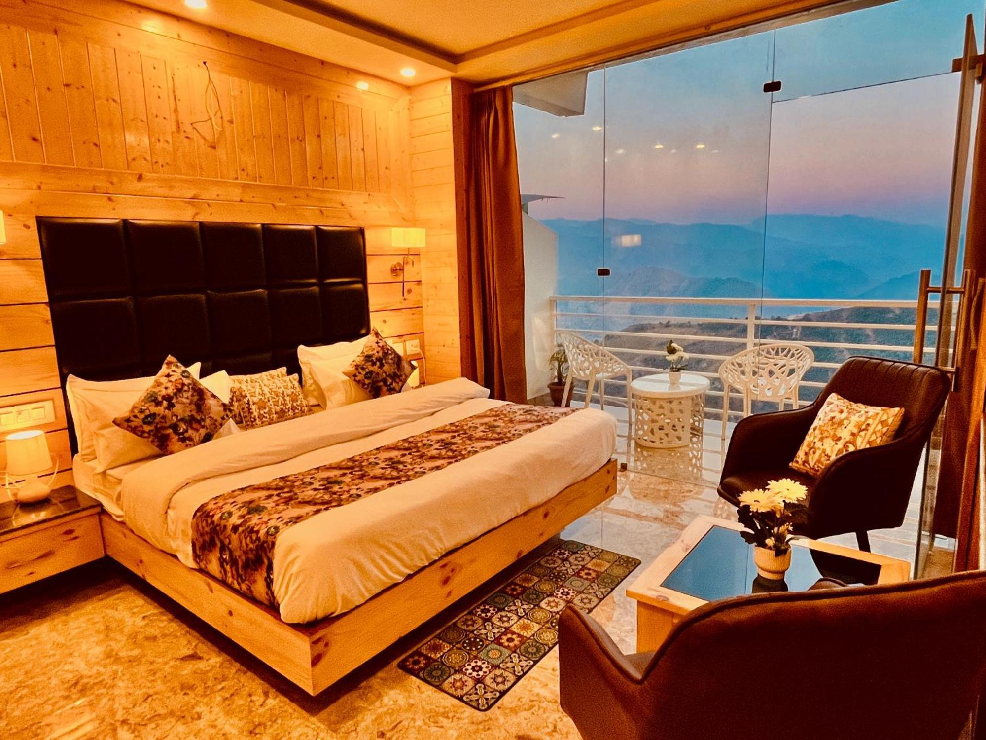 Hotel Classic Crown - #Scenic Mountain View #Open Terrace #Parking #Premium Rooms With Balcony #Guest Preferred #Best Selling Hotel In มัสซูรี ภายนอก รูปภาพ