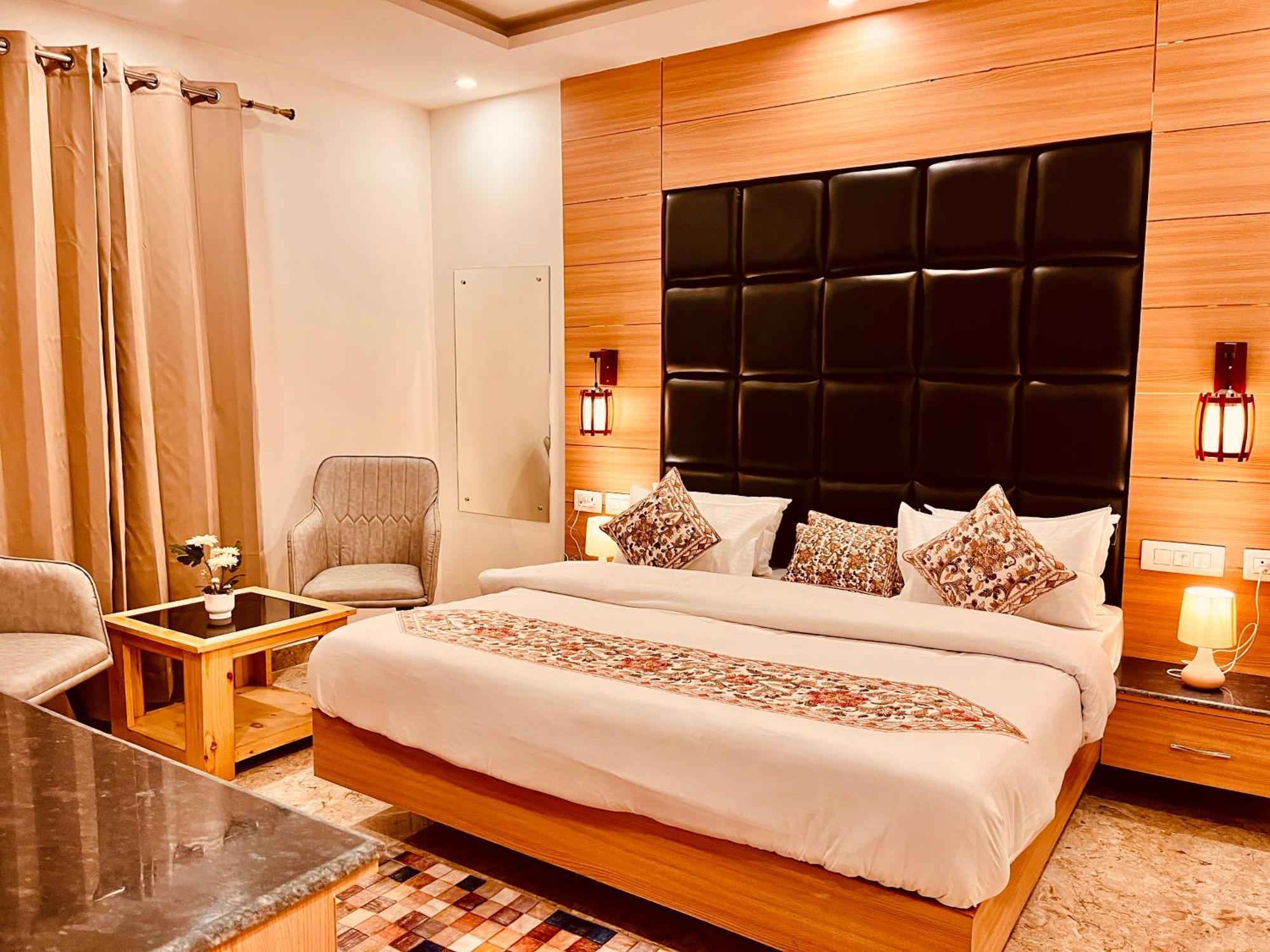 Hotel Classic Crown - #Scenic Mountain View #Open Terrace #Parking #Premium Rooms With Balcony #Guest Preferred #Best Selling Hotel In มัสซูรี ภายนอก รูปภาพ