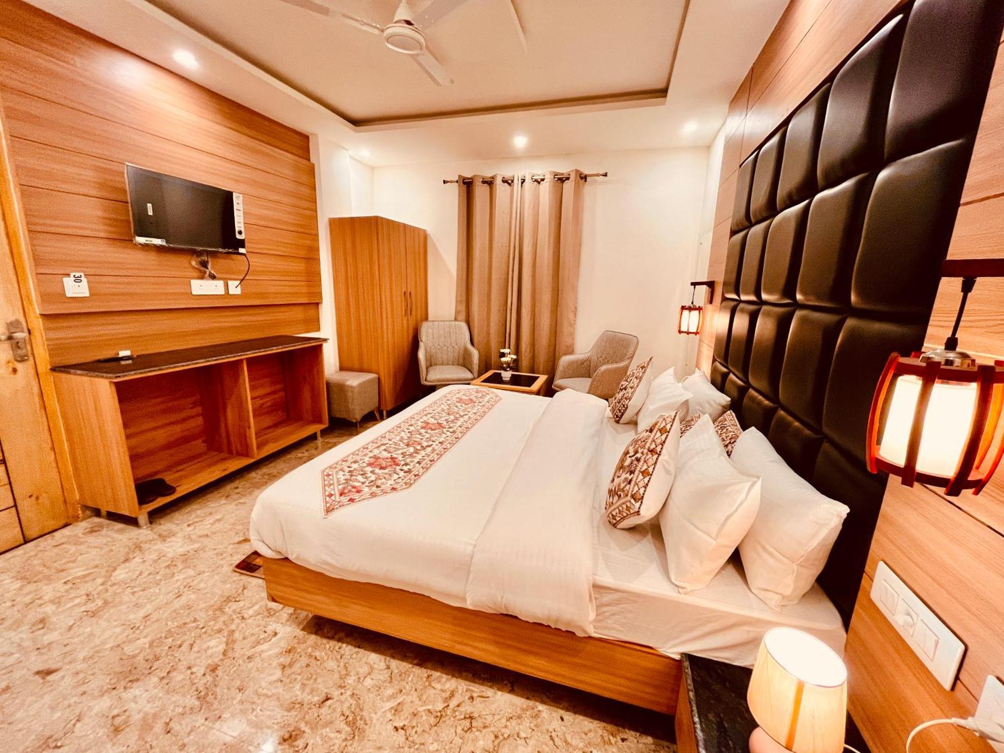 Hotel Classic Crown - #Scenic Mountain View #Open Terrace #Parking #Premium Rooms With Balcony #Guest Preferred #Best Selling Hotel In มัสซูรี ภายนอก รูปภาพ