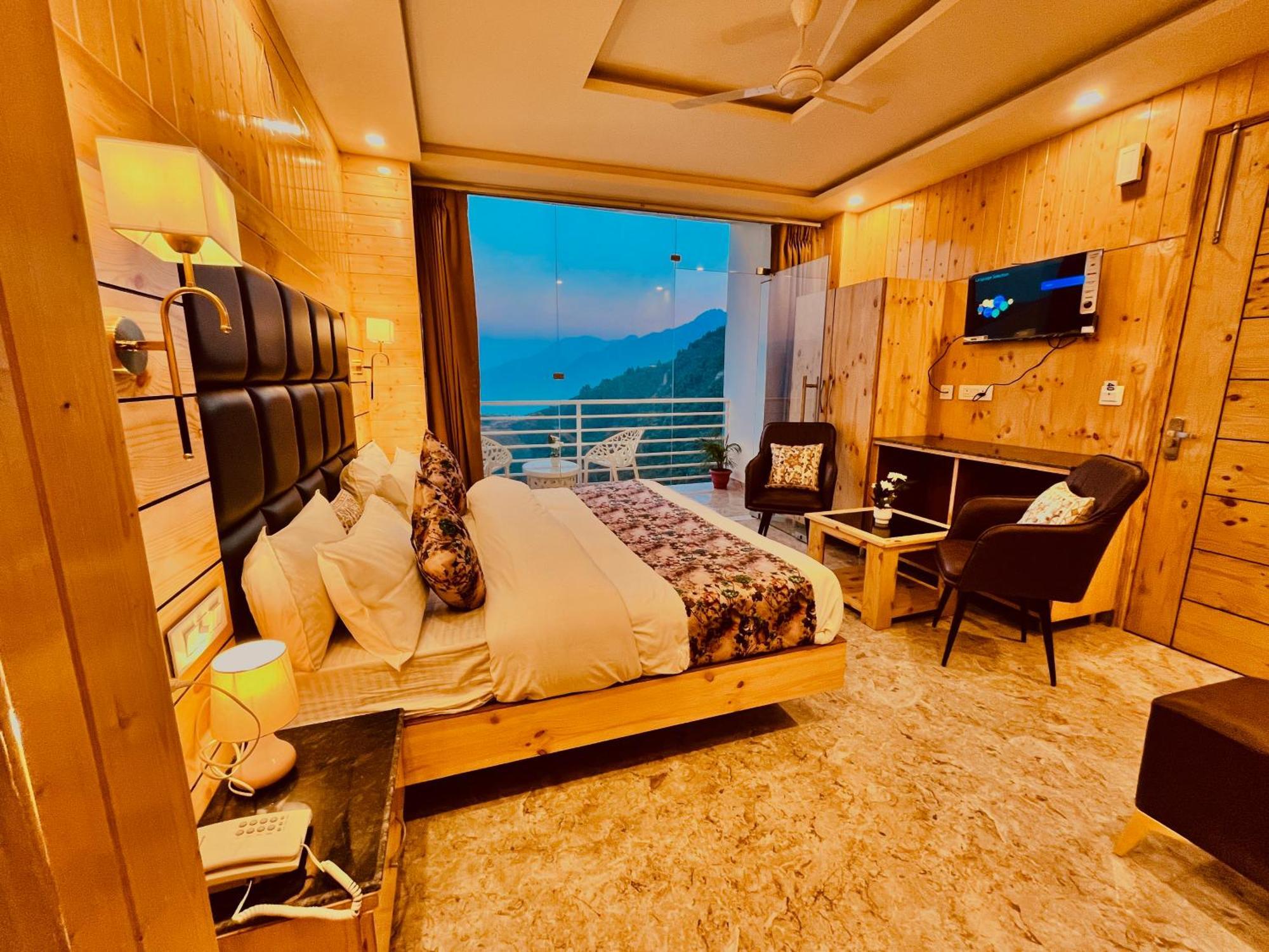 Hotel Classic Crown - #Scenic Mountain View #Open Terrace #Parking #Premium Rooms With Balcony #Guest Preferred #Best Selling Hotel In มัสซูรี ภายนอก รูปภาพ