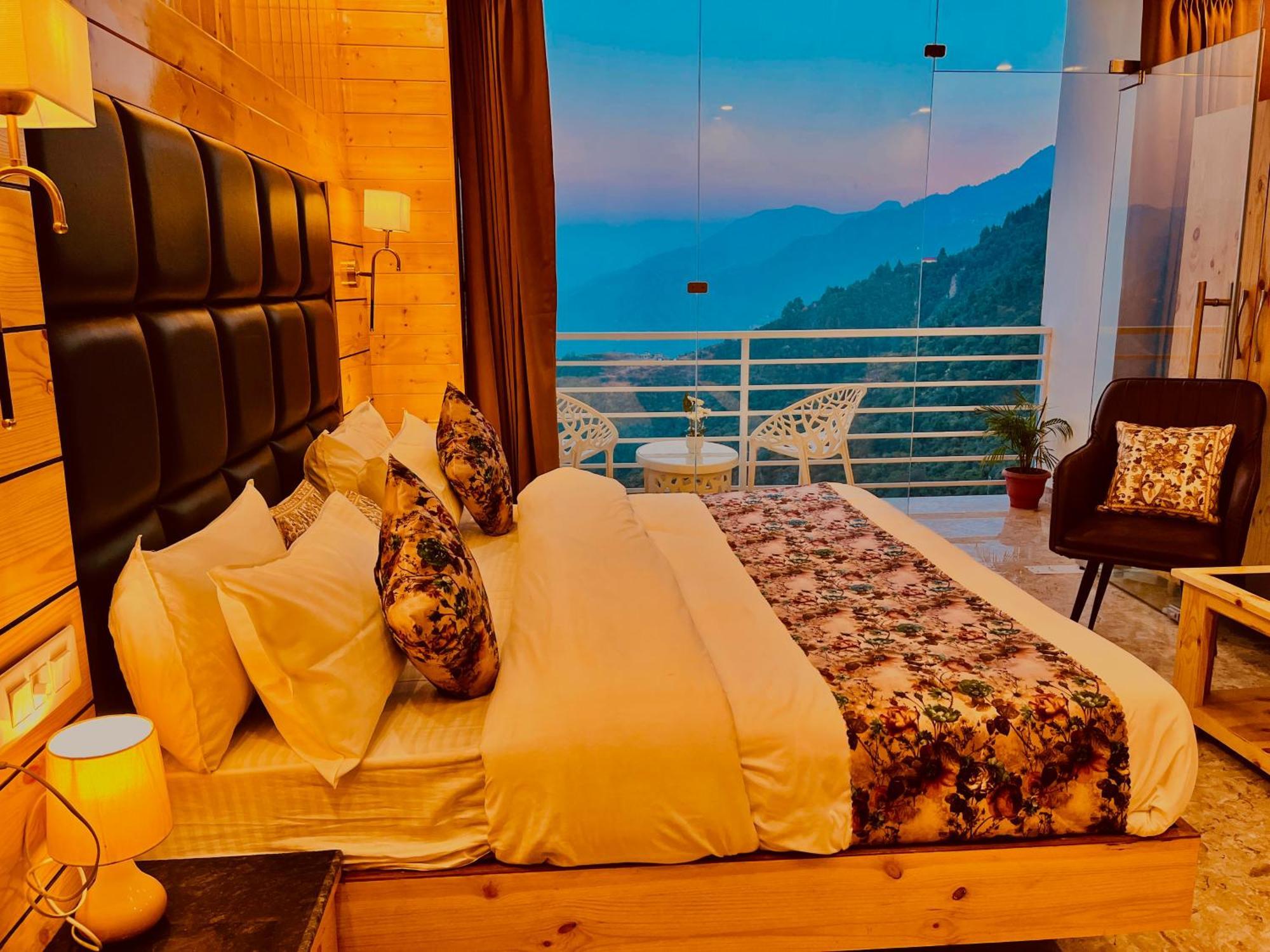 Hotel Classic Crown - #Scenic Mountain View #Open Terrace #Parking #Premium Rooms With Balcony #Guest Preferred #Best Selling Hotel In มัสซูรี ภายนอก รูปภาพ