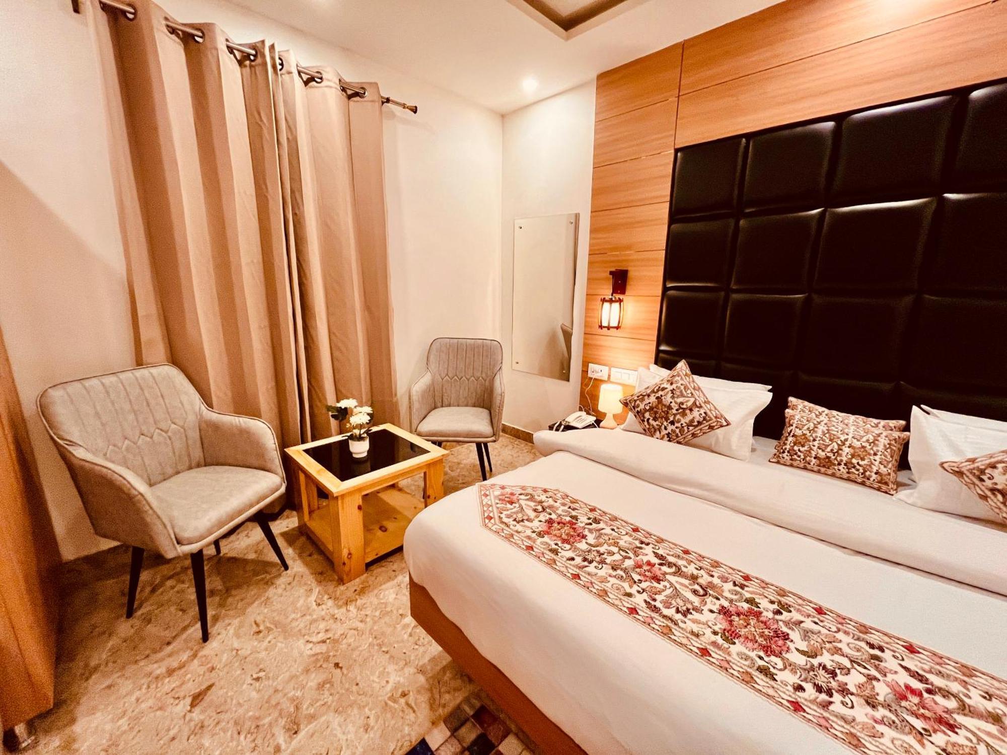 Hotel Classic Crown - #Scenic Mountain View #Open Terrace #Parking #Premium Rooms With Balcony #Guest Preferred #Best Selling Hotel In มัสซูรี ภายนอก รูปภาพ