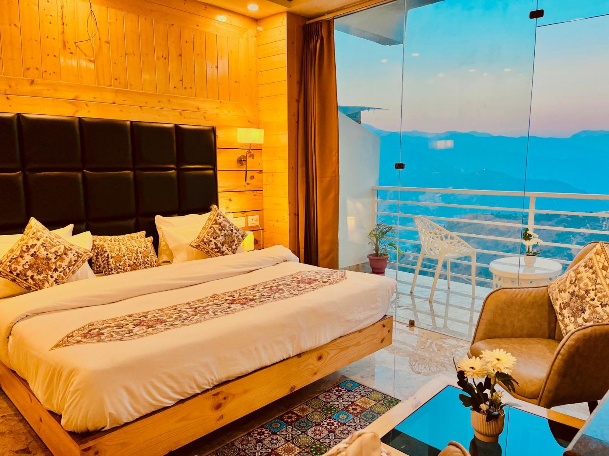 Hotel Classic Crown - #Scenic Mountain View #Open Terrace #Parking #Premium Rooms With Balcony #Guest Preferred #Best Selling Hotel In มัสซูรี ภายนอก รูปภาพ