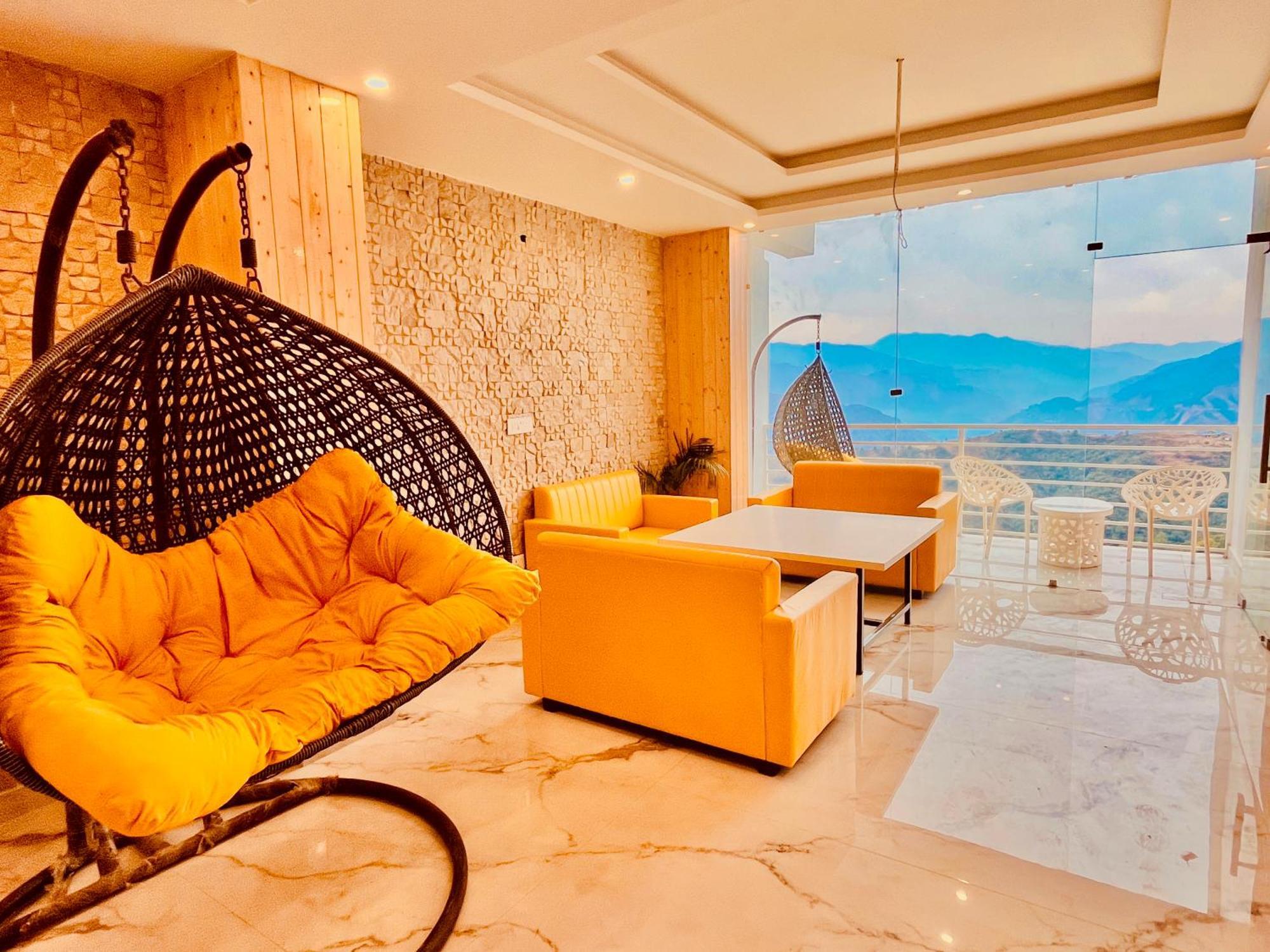 Hotel Classic Crown - #Scenic Mountain View #Open Terrace #Parking #Premium Rooms With Balcony #Guest Preferred #Best Selling Hotel In มัสซูรี ภายนอก รูปภาพ