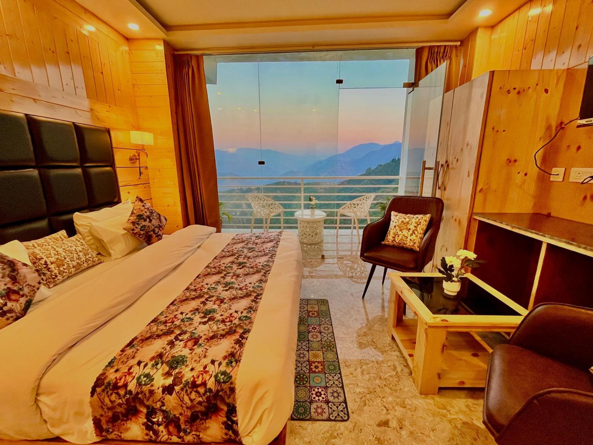 Hotel Classic Crown - #Scenic Mountain View #Open Terrace #Parking #Premium Rooms With Balcony #Guest Preferred #Best Selling Hotel In มัสซูรี ภายนอก รูปภาพ