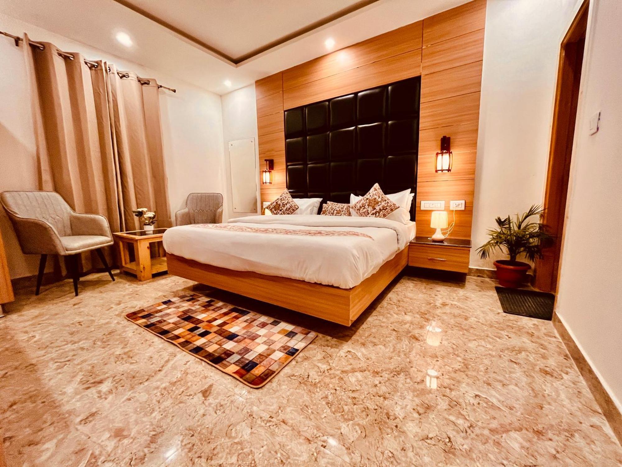 Hotel Classic Crown - #Scenic Mountain View #Open Terrace #Parking #Premium Rooms With Balcony #Guest Preferred #Best Selling Hotel In มัสซูรี ภายนอก รูปภาพ
