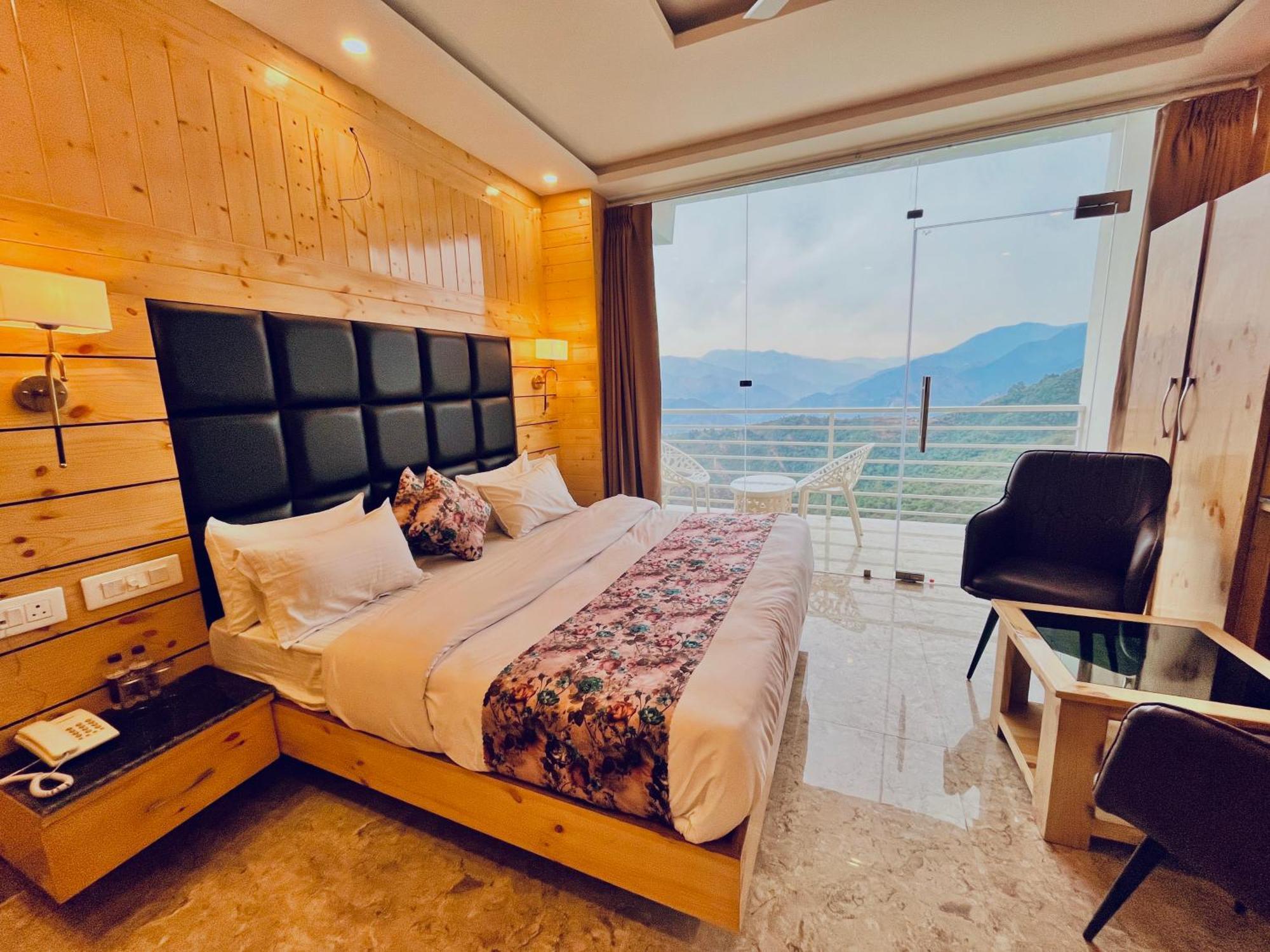 Hotel Classic Crown - #Scenic Mountain View #Open Terrace #Parking #Premium Rooms With Balcony #Guest Preferred #Best Selling Hotel In มัสซูรี ภายนอก รูปภาพ