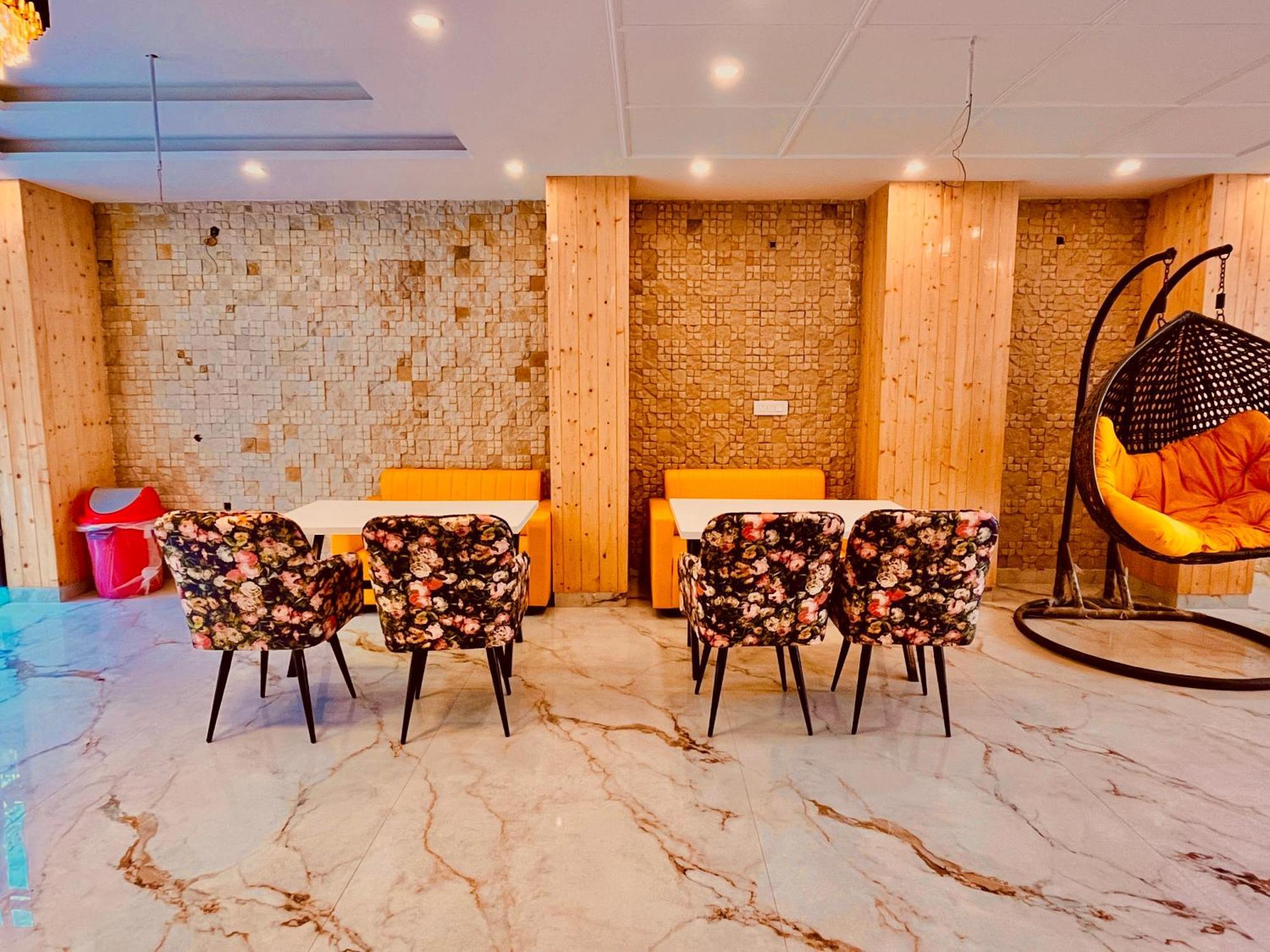 Hotel Classic Crown - #Scenic Mountain View #Open Terrace #Parking #Premium Rooms With Balcony #Guest Preferred #Best Selling Hotel In มัสซูรี ภายนอก รูปภาพ