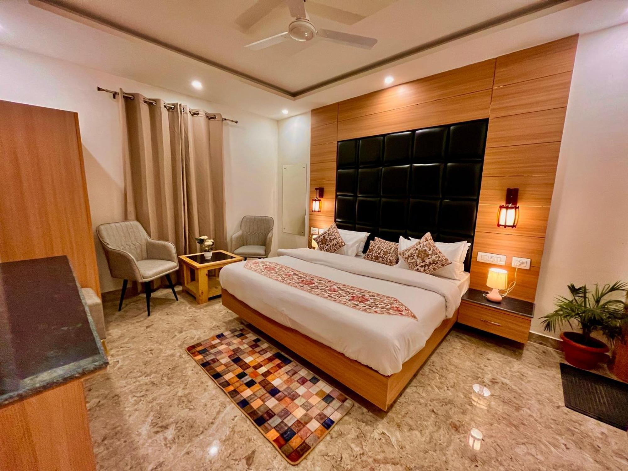 Hotel Classic Crown - #Scenic Mountain View #Open Terrace #Parking #Premium Rooms With Balcony #Guest Preferred #Best Selling Hotel In มัสซูรี ภายนอก รูปภาพ