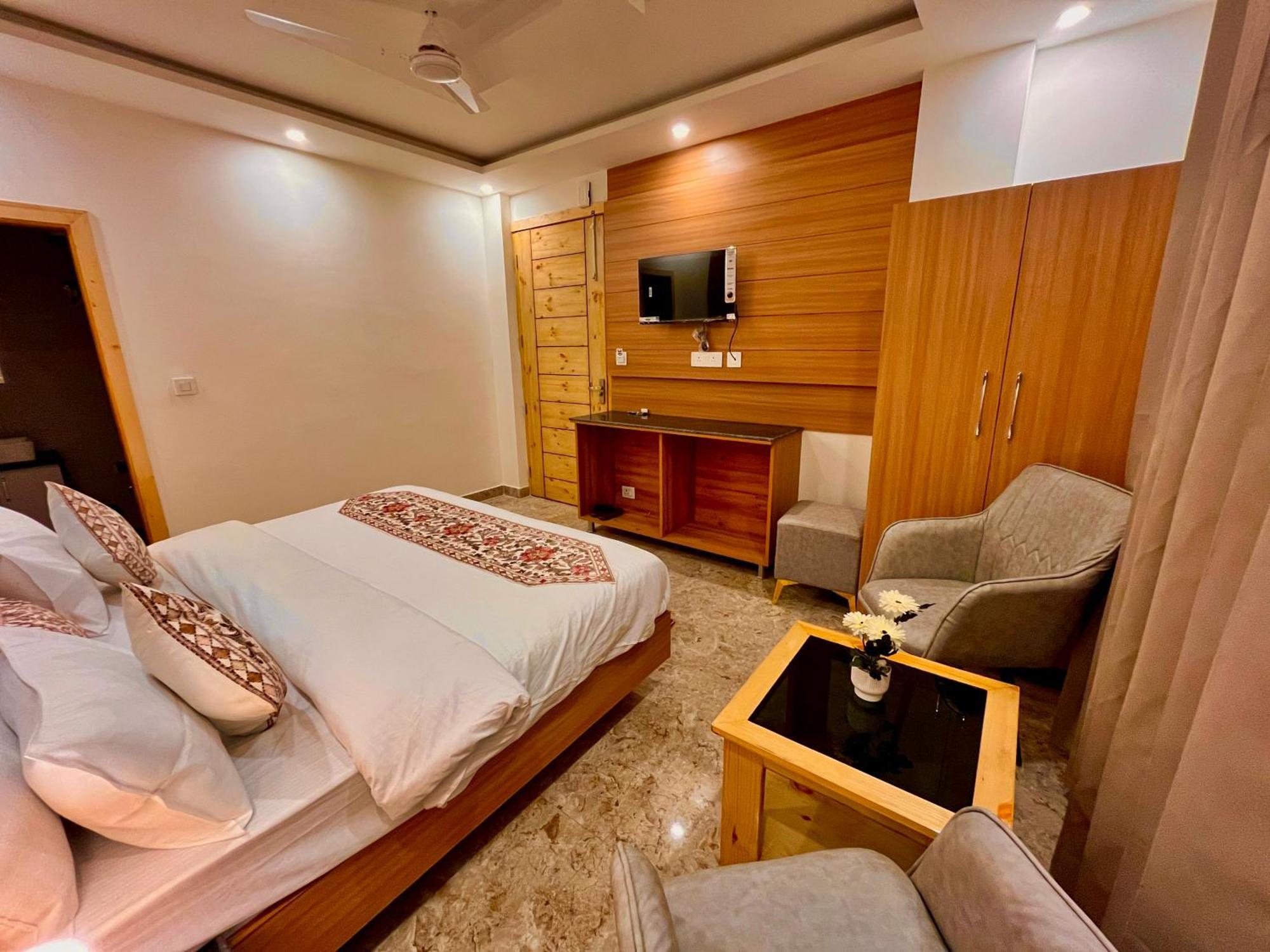 Hotel Classic Crown - #Scenic Mountain View #Open Terrace #Parking #Premium Rooms With Balcony #Guest Preferred #Best Selling Hotel In มัสซูรี ภายนอก รูปภาพ