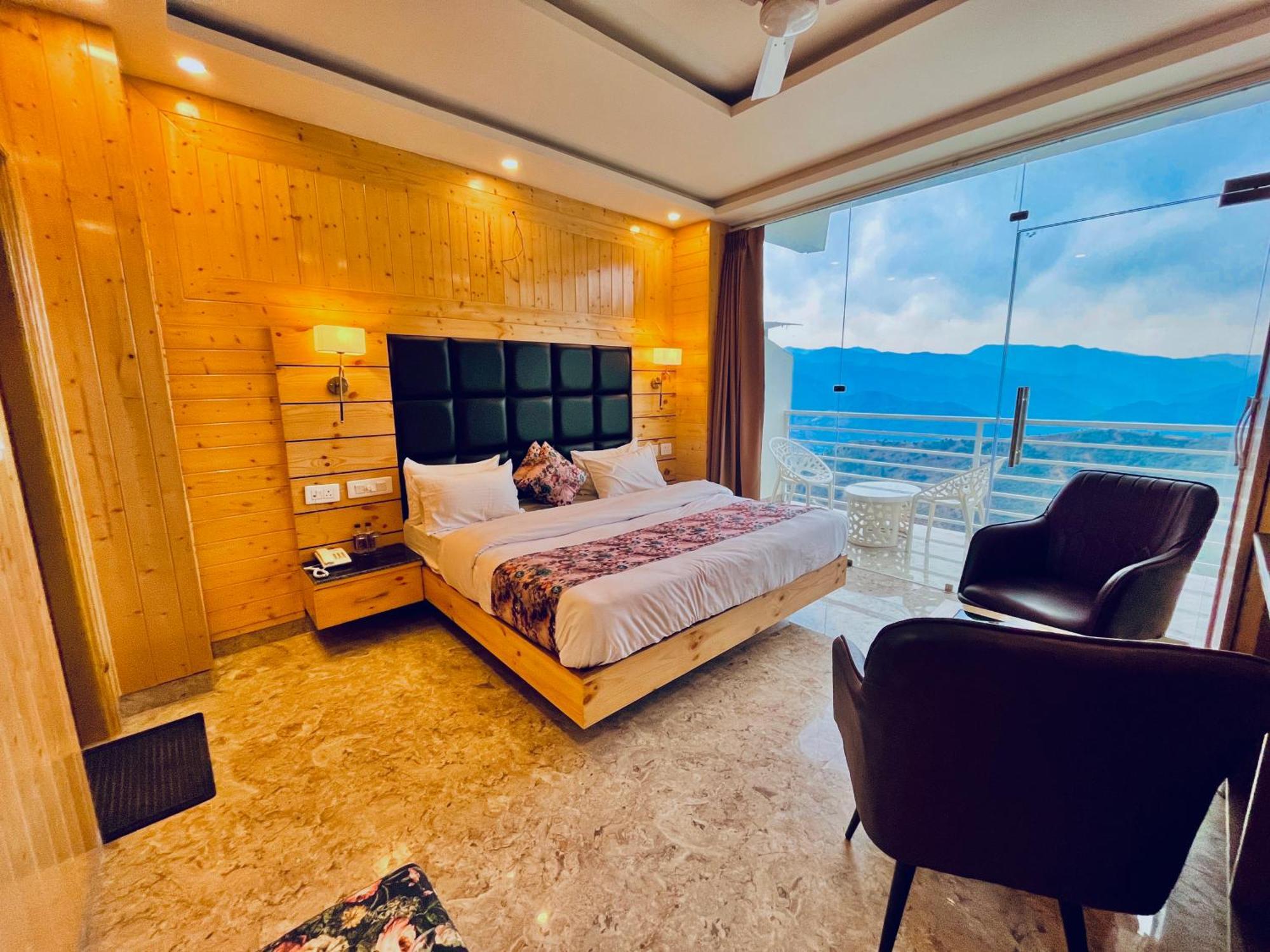 Hotel Classic Crown - #Scenic Mountain View #Open Terrace #Parking #Premium Rooms With Balcony #Guest Preferred #Best Selling Hotel In มัสซูรี ภายนอก รูปภาพ