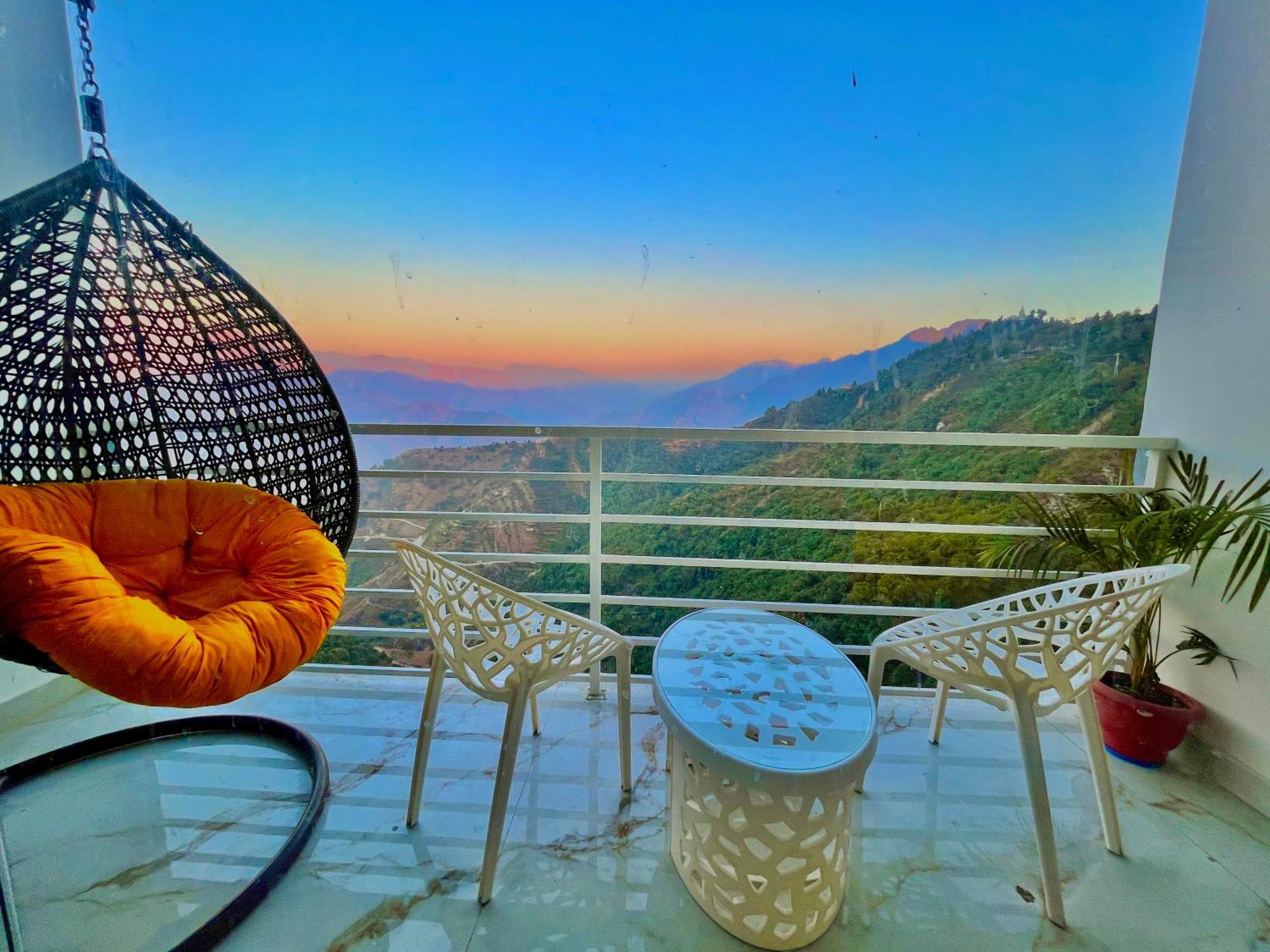 Hotel Classic Crown - #Scenic Mountain View #Open Terrace #Parking #Premium Rooms With Balcony #Guest Preferred #Best Selling Hotel In มัสซูรี ภายนอก รูปภาพ