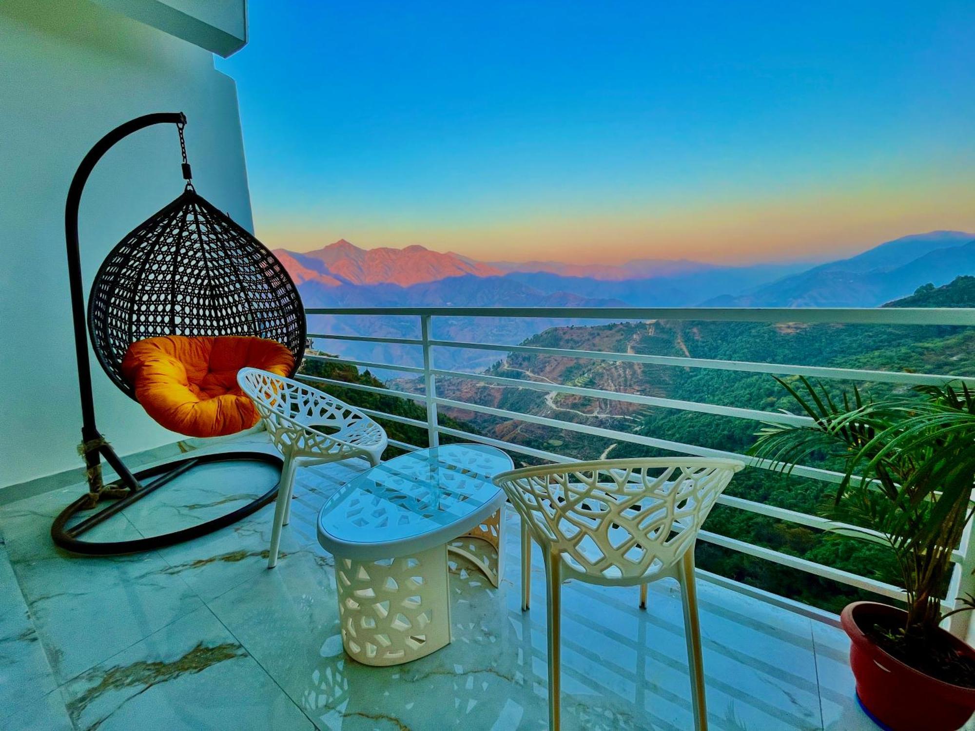 Hotel Classic Crown - #Scenic Mountain View #Open Terrace #Parking #Premium Rooms With Balcony #Guest Preferred #Best Selling Hotel In มัสซูรี ภายนอก รูปภาพ