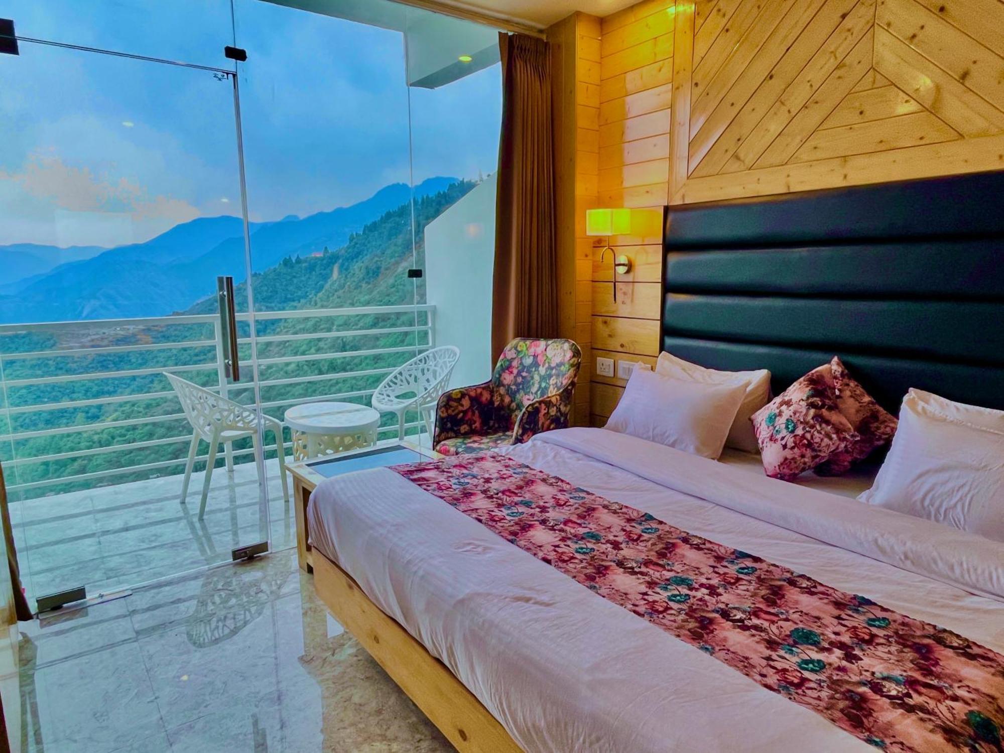 Hotel Classic Crown - #Scenic Mountain View #Open Terrace #Parking #Premium Rooms With Balcony #Guest Preferred #Best Selling Hotel In มัสซูรี ภายนอก รูปภาพ