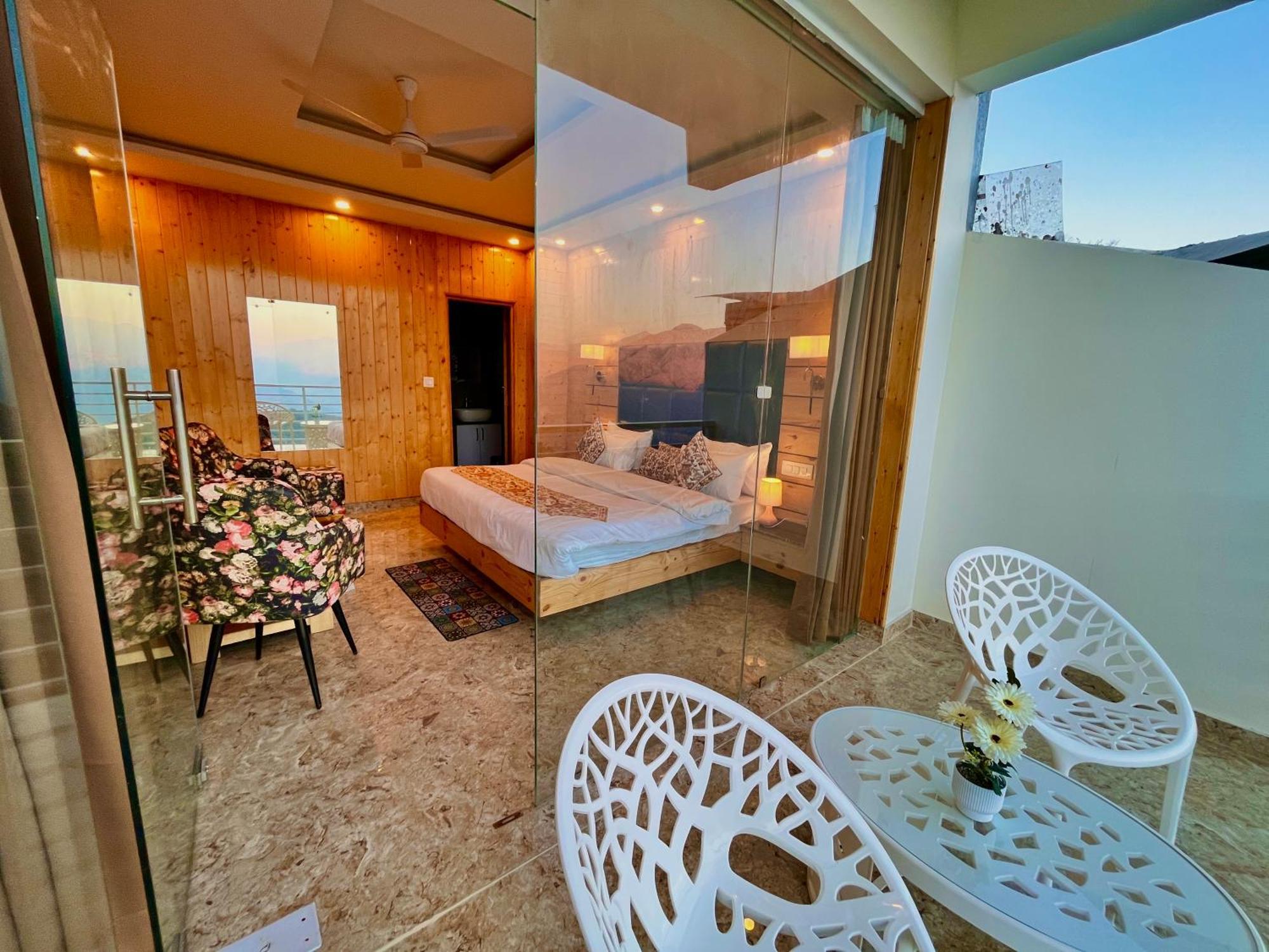 Hotel Classic Crown - #Scenic Mountain View #Open Terrace #Parking #Premium Rooms With Balcony #Guest Preferred #Best Selling Hotel In มัสซูรี ภายนอก รูปภาพ