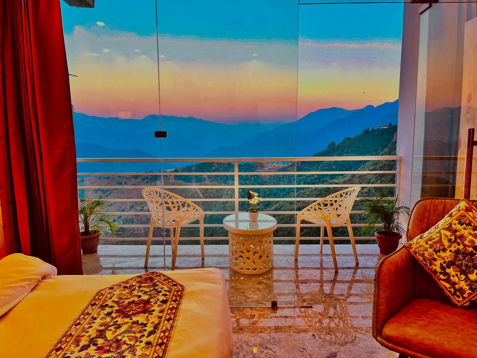 Hotel Classic Crown - #Scenic Mountain View #Open Terrace #Parking #Premium Rooms With Balcony #Guest Preferred #Best Selling Hotel In มัสซูรี ภายนอก รูปภาพ