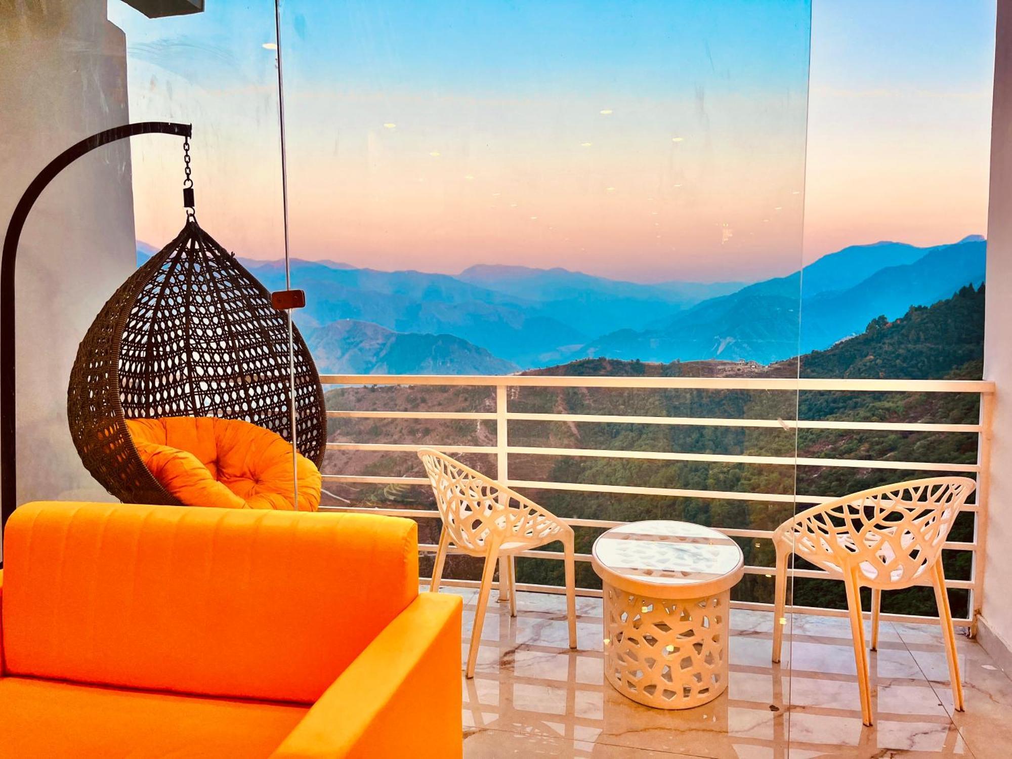 Hotel Classic Crown - #Scenic Mountain View #Open Terrace #Parking #Premium Rooms With Balcony #Guest Preferred #Best Selling Hotel In มัสซูรี ภายนอก รูปภาพ