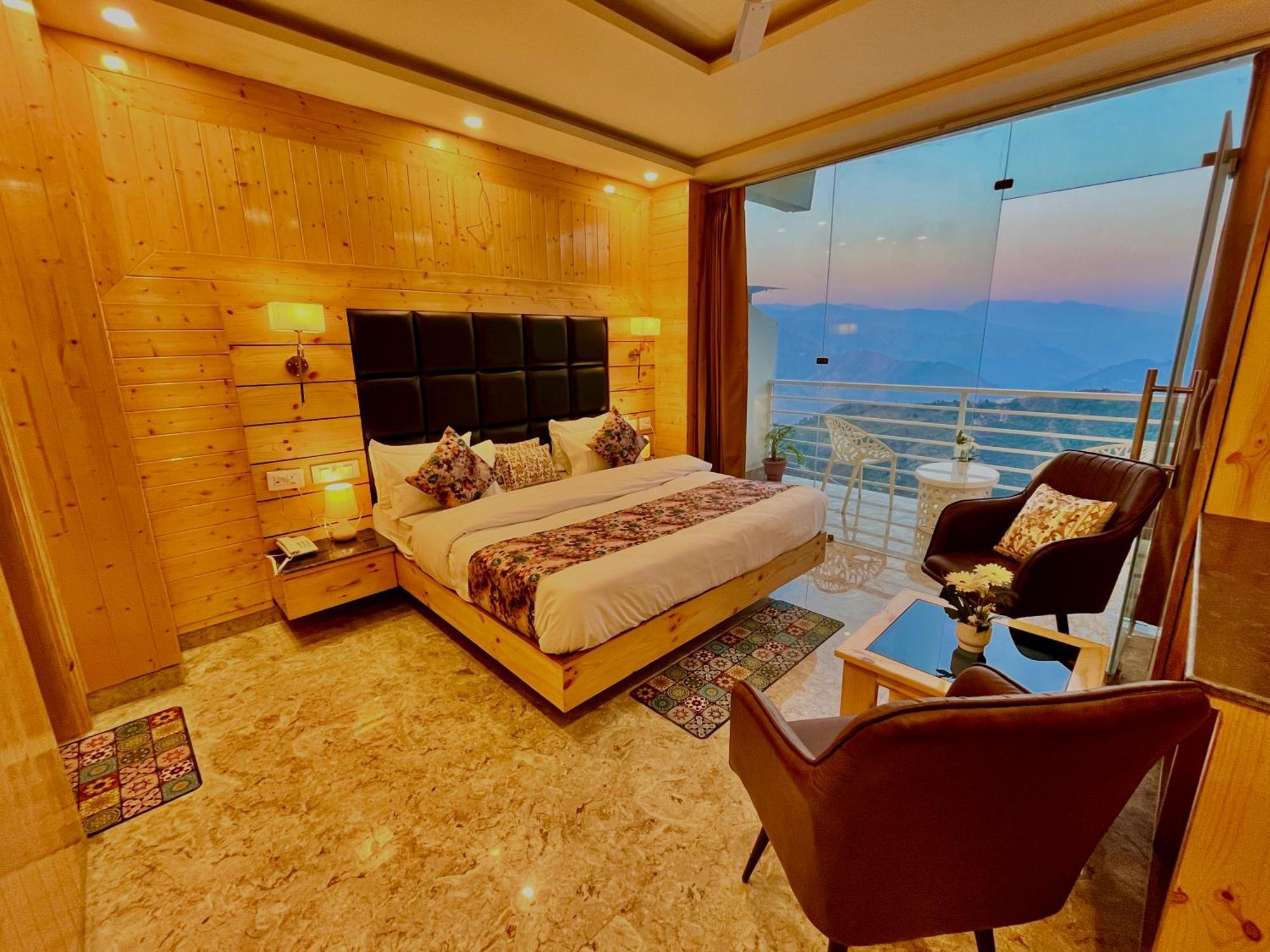 Hotel Classic Crown - #Scenic Mountain View #Open Terrace #Parking #Premium Rooms With Balcony #Guest Preferred #Best Selling Hotel In มัสซูรี ภายนอก รูปภาพ